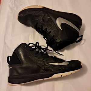Nike Retro Black Hi Top Sneakers Boys Youth 2.